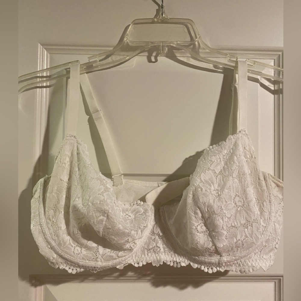 Old navy white unlined balconette bra EUC size 38c